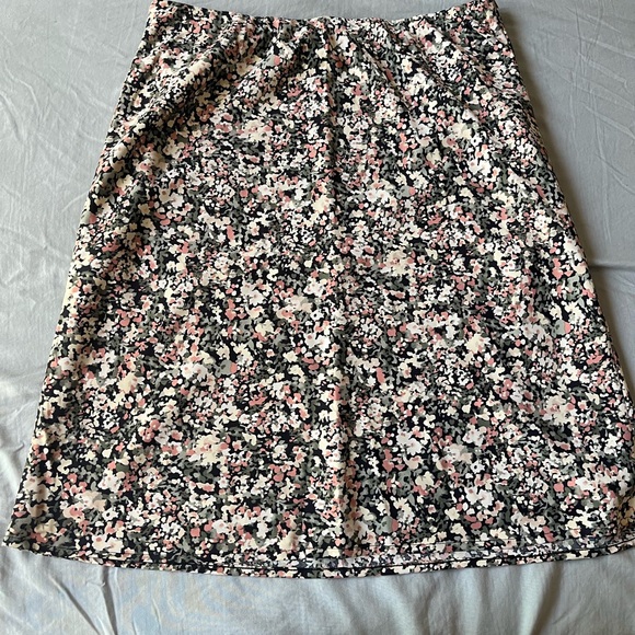 Abercrombie & Fitch Black and Pink Floral A-Line Skirt - Picture 1 of 2